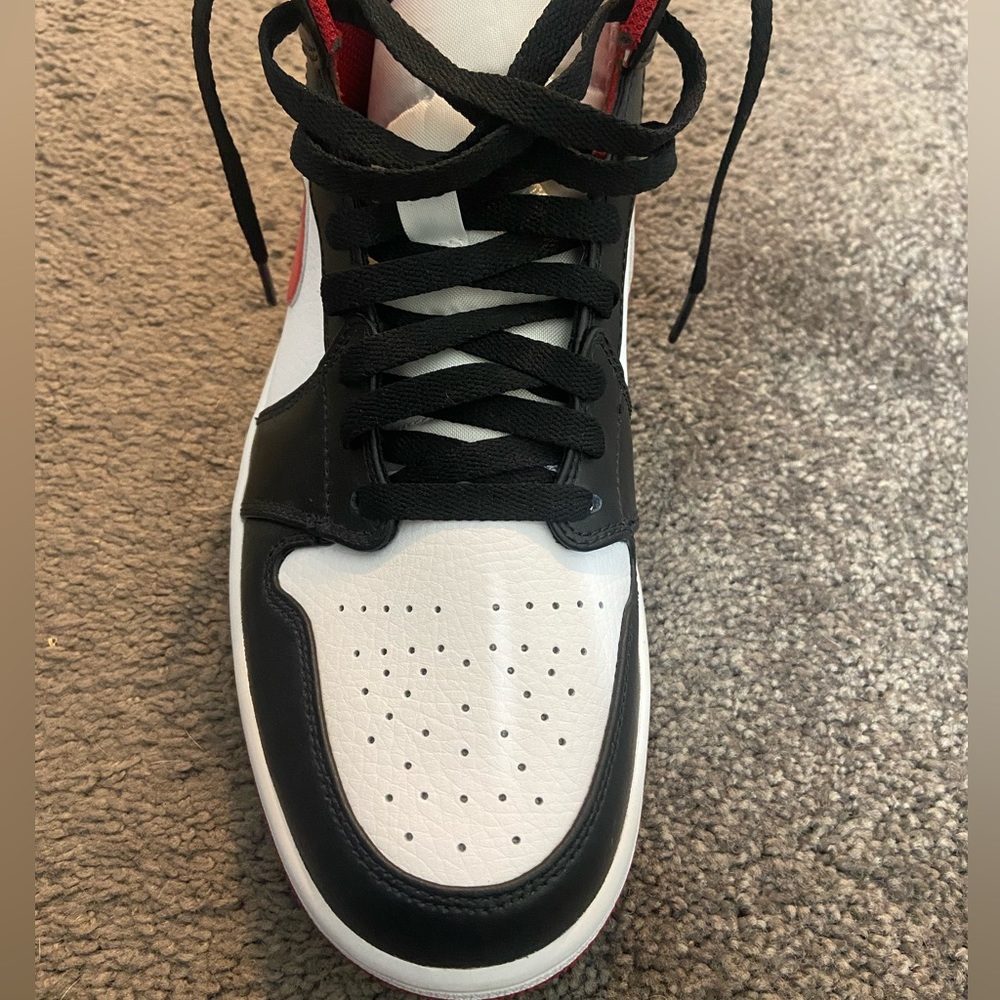 Jordan 1 mids